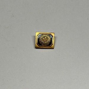 Old collegiate insignia pin alfrediensis universitatis sigillum